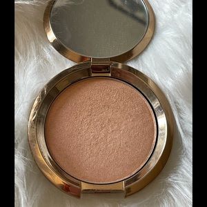 Becca highlighter